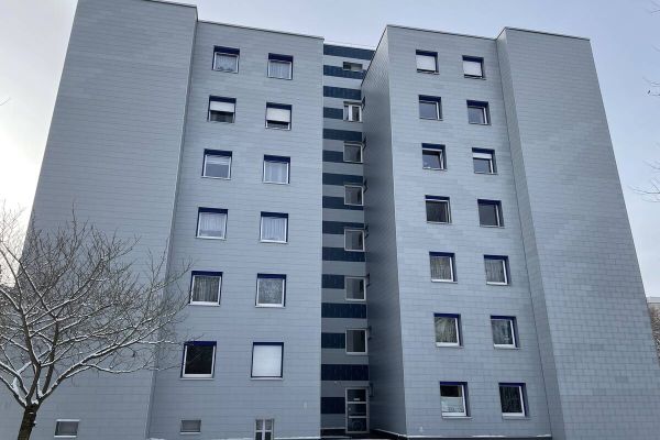 Vorgehängte hinterlüftete Eternitfassade